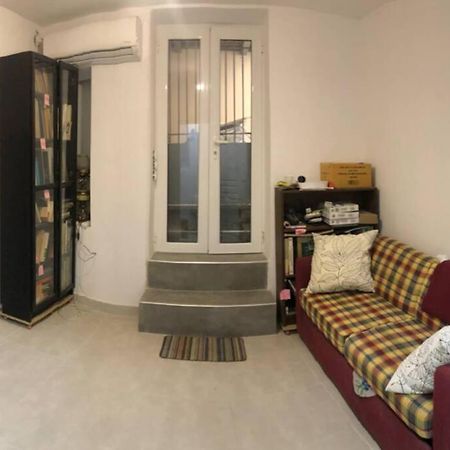 Exarcheia: Independent Ground Floor House. Apartment Athens Ngoại thất bức ảnh