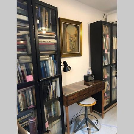 Exarcheia: Independent Ground Floor House. Apartment Athens Ngoại thất bức ảnh