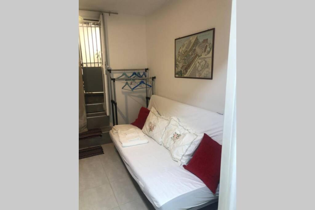 Exarcheia: Independent Ground Floor House. Apartment Athens Ngoại thất bức ảnh
